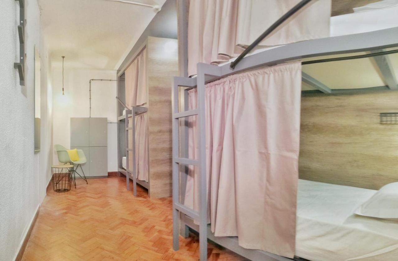 Bunk Bed Female Dormitory Room,1005793024:JPEG